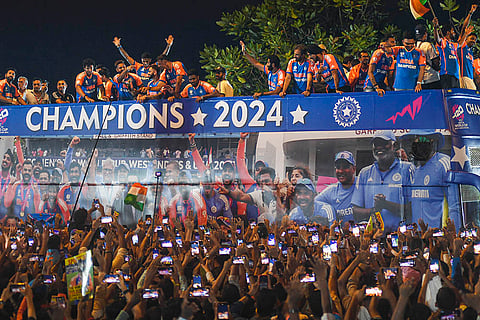 Players acknowledge fans in Mumbai
